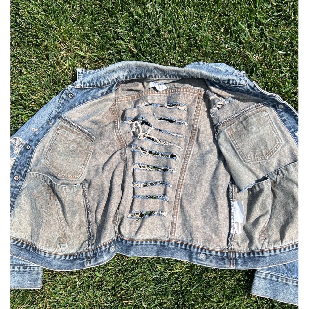 Calvin Klein Jeans Distressed Shredded Denim Trucker Jacket Medium Wash vintage - Picture 4 of 10